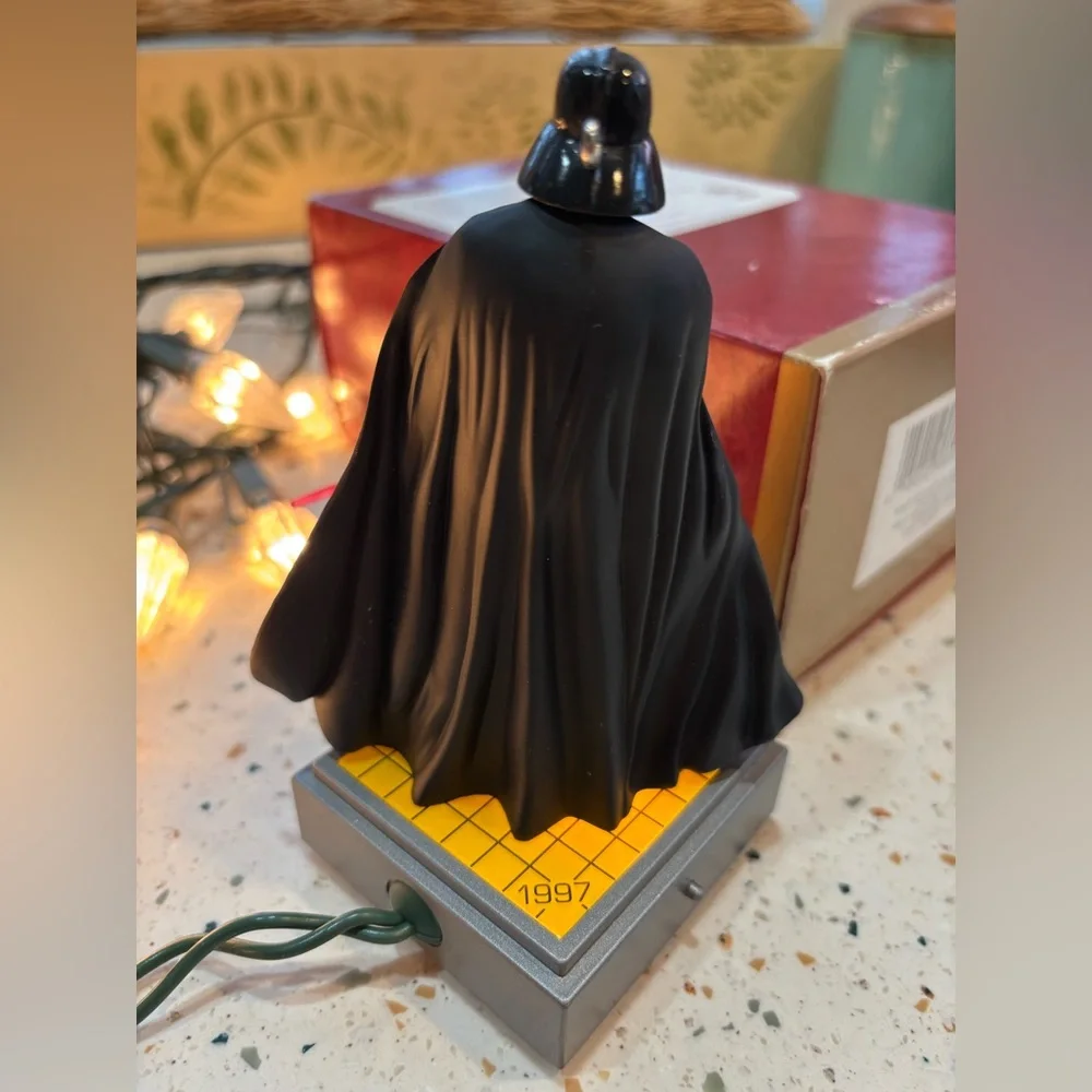Hallmark 1997 Darth Vader Magic Ornament – Light‎ & Voice – Star Wars – Rare VTG